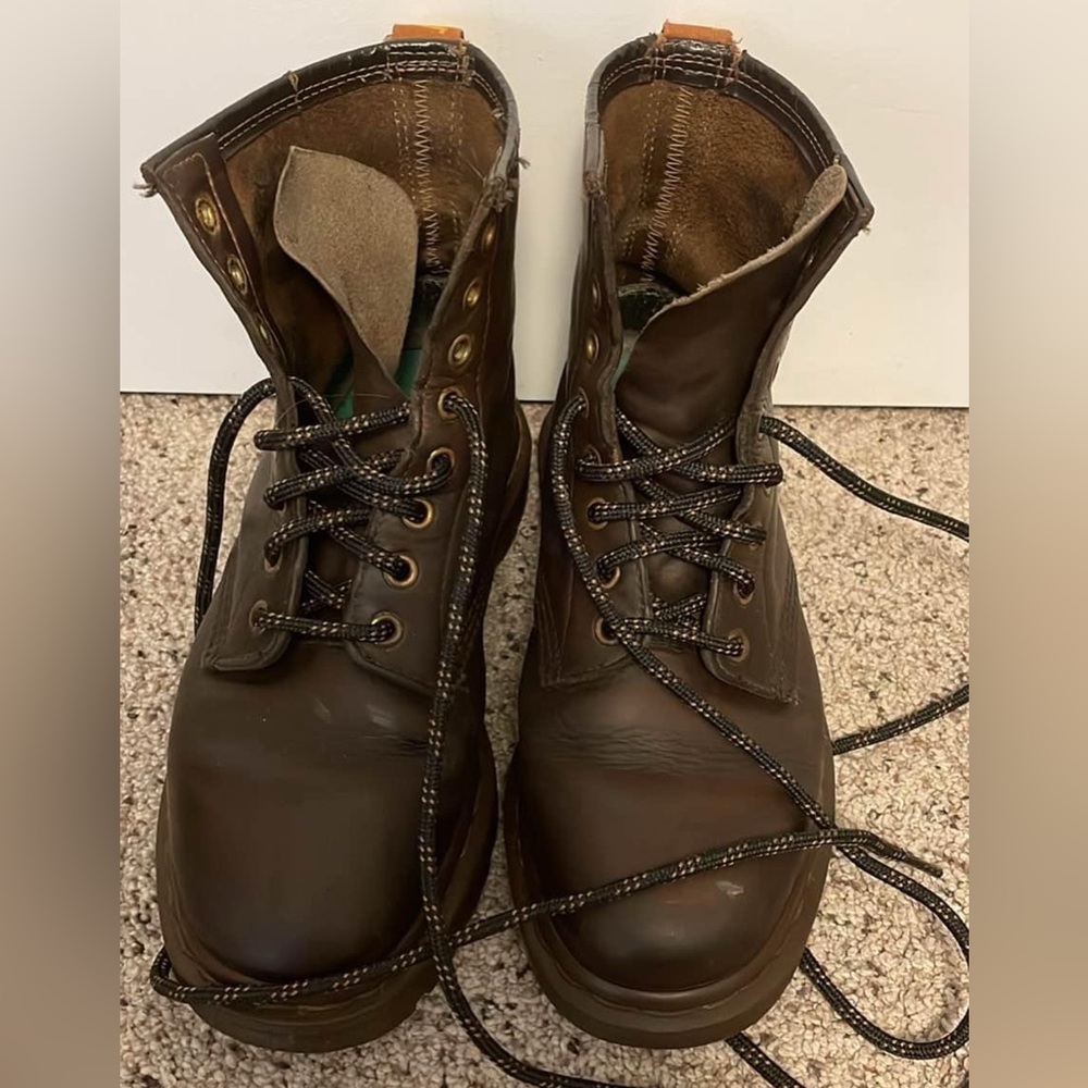 Dr. Marten's Vintage Brown Leather 8 Eye Lace Up Boots (Made in England) 6M/7W